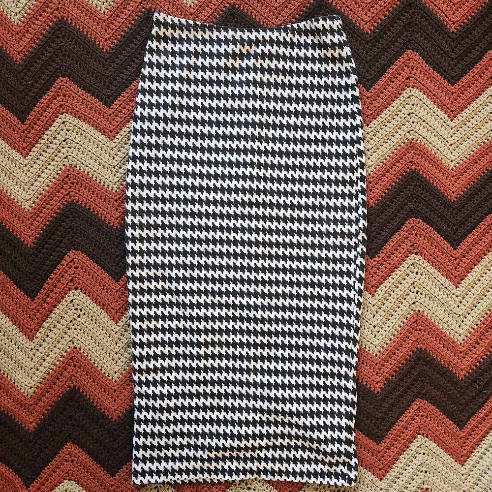 American Apparel - Classic Black and White Houndstooth Pencil Skirt